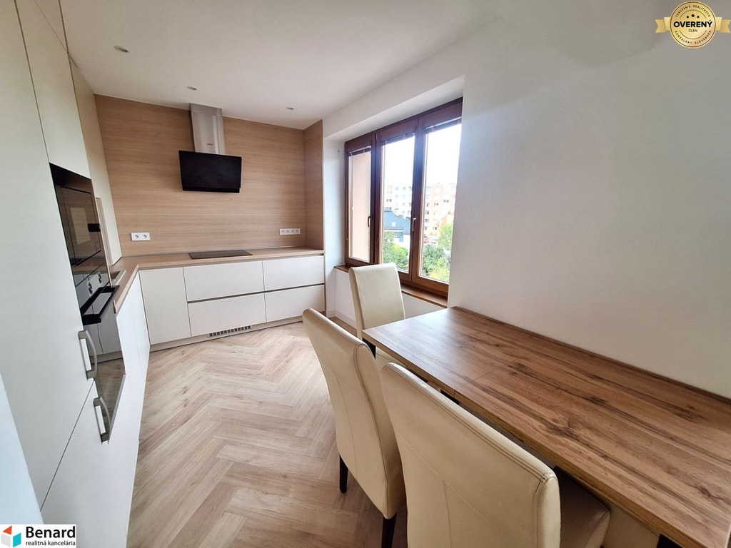 PRENÁJOM NOVOREKONŠTRUOVANÝ 2 IZBOVÝ BYT, BALKÓN, PREŠOV, UL. PAVL.NÁM 5
