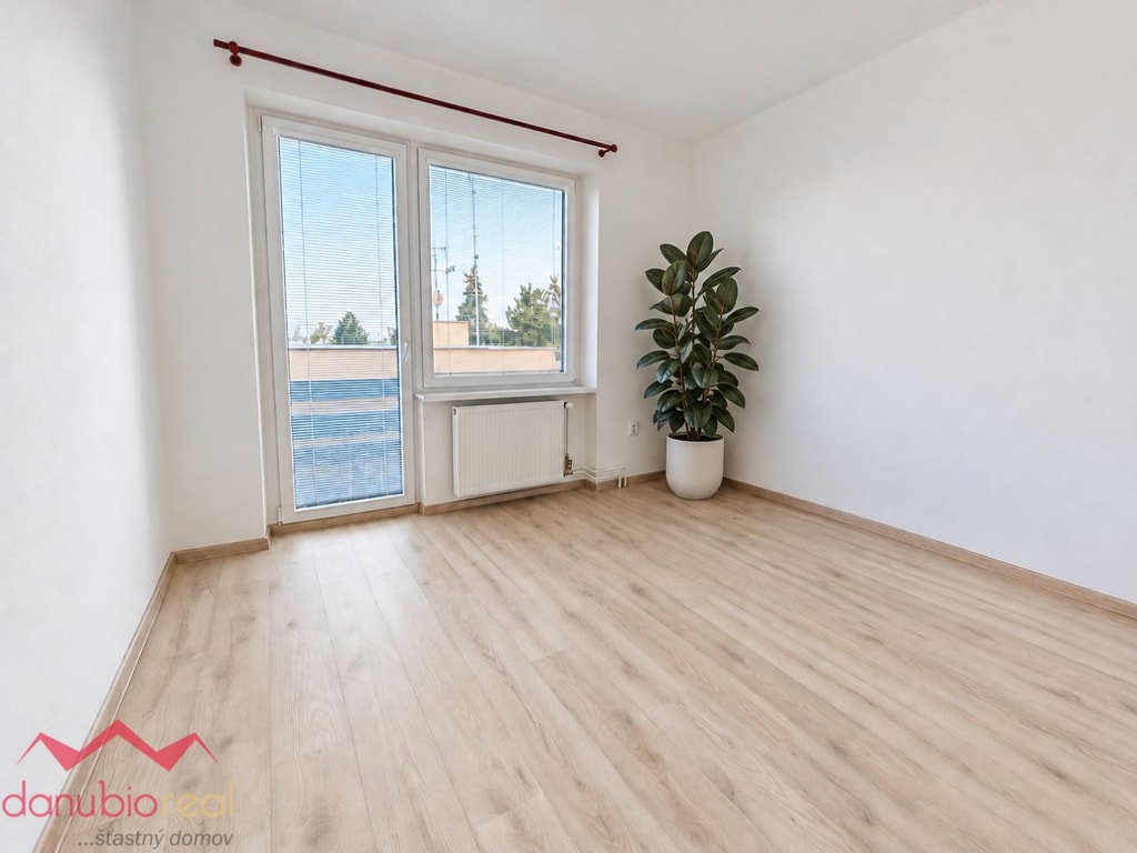 Na prenájom 2.poschodie rodinného domu v Komárne (cca100 m2) 2