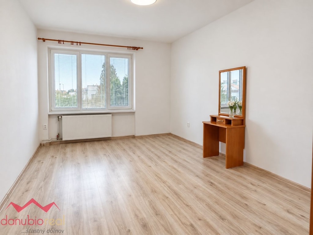 Na prenájom 2.poschodie rodinného domu v Komárne (cca100 m2) 3