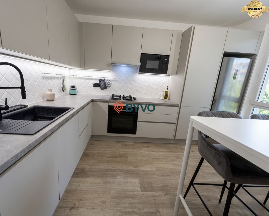 PRIESTRANNÝ 3-IZBOVÝ BYT | 90 m² | KOMPLETNE ZARIADENÝ 4