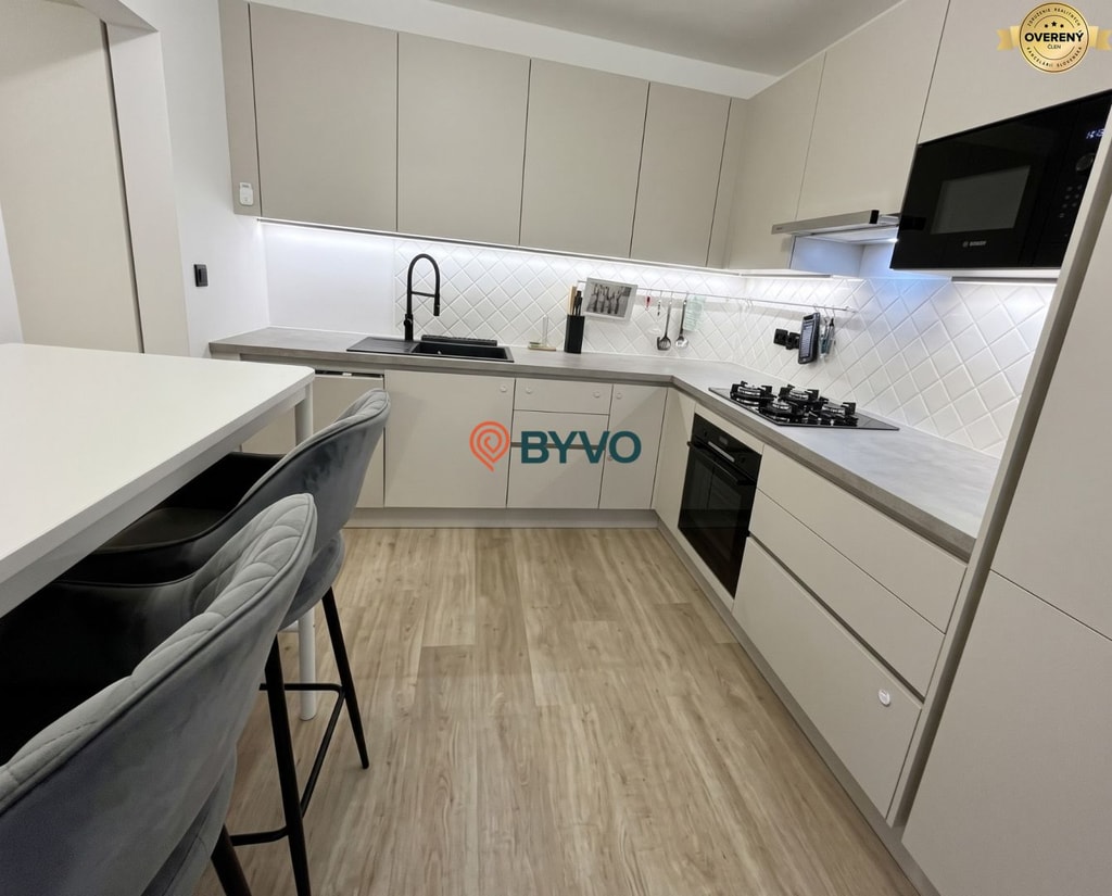 PRIESTRANNÝ 3-IZBOVÝ BYT | 90 m² | KOMPLETNE ZARIADENÝ 3