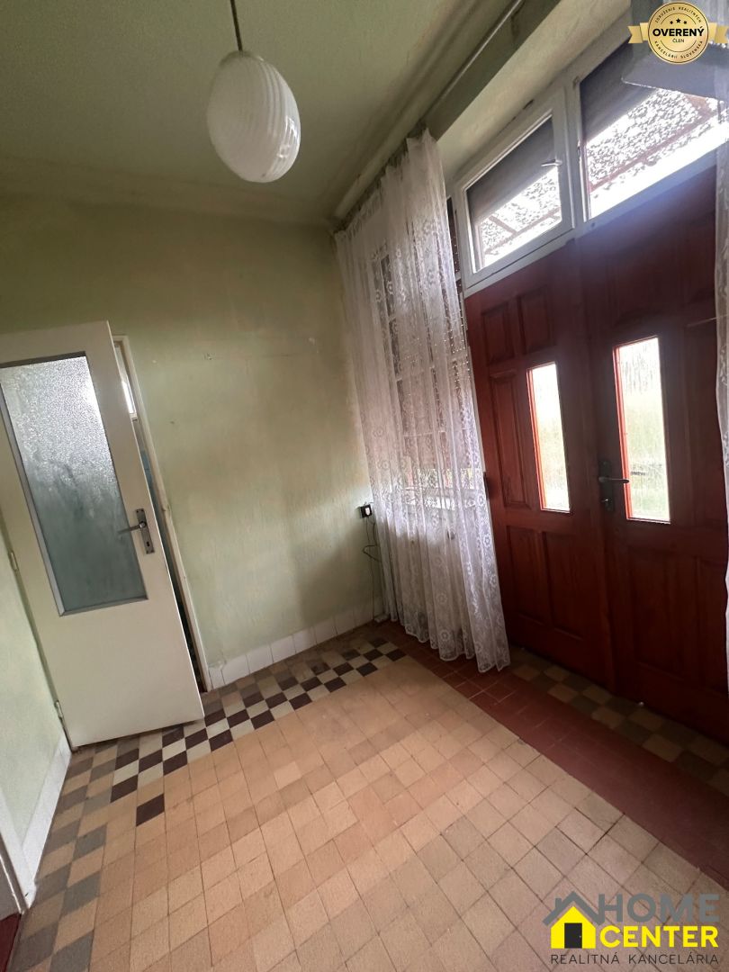 RODINNÝ DOM SO STAVEBNÝM POZEMKOM,, KOLÁROVO 4