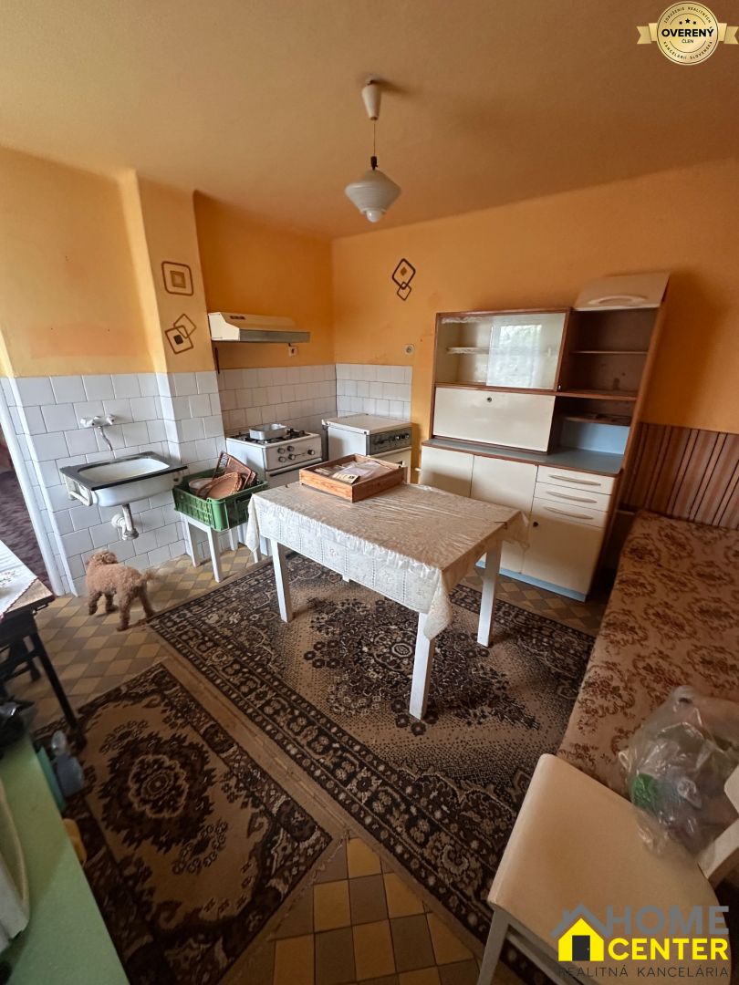 RODINNÝ DOM SO STAVEBNÝM POZEMKOM,, KOLÁROVO 5