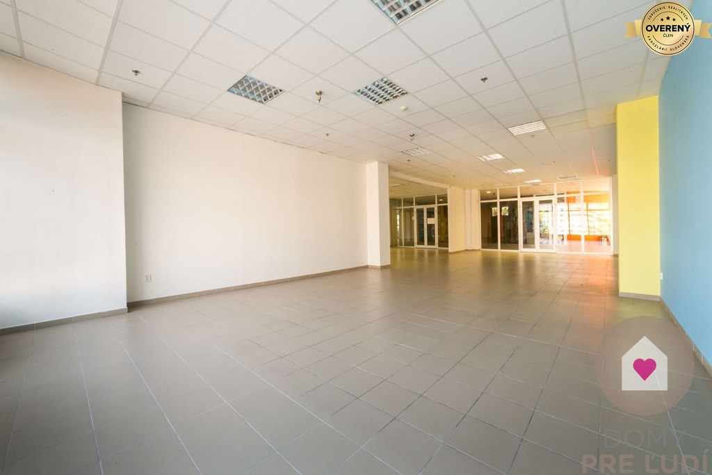 GALANTA/CENTRUM - obchodný priestor s balkónom v OC GALAXIA 4
