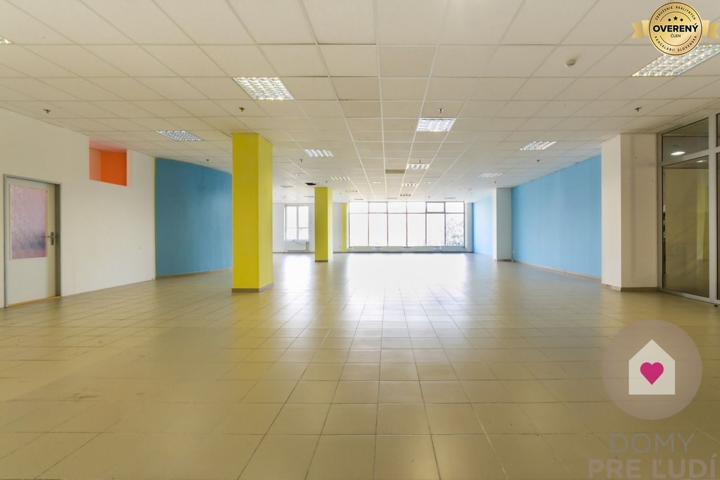 GA/CENTRUM - Veľký obchodný priestor o výmere 337m2 s parkovaním 4
