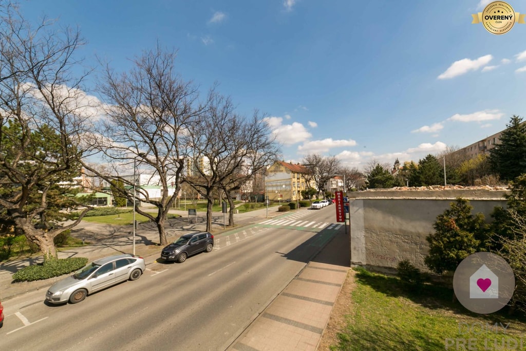 GA/CENTRUM - Veľký obchodný priestor o výmere 337m2 s parkovaním 2