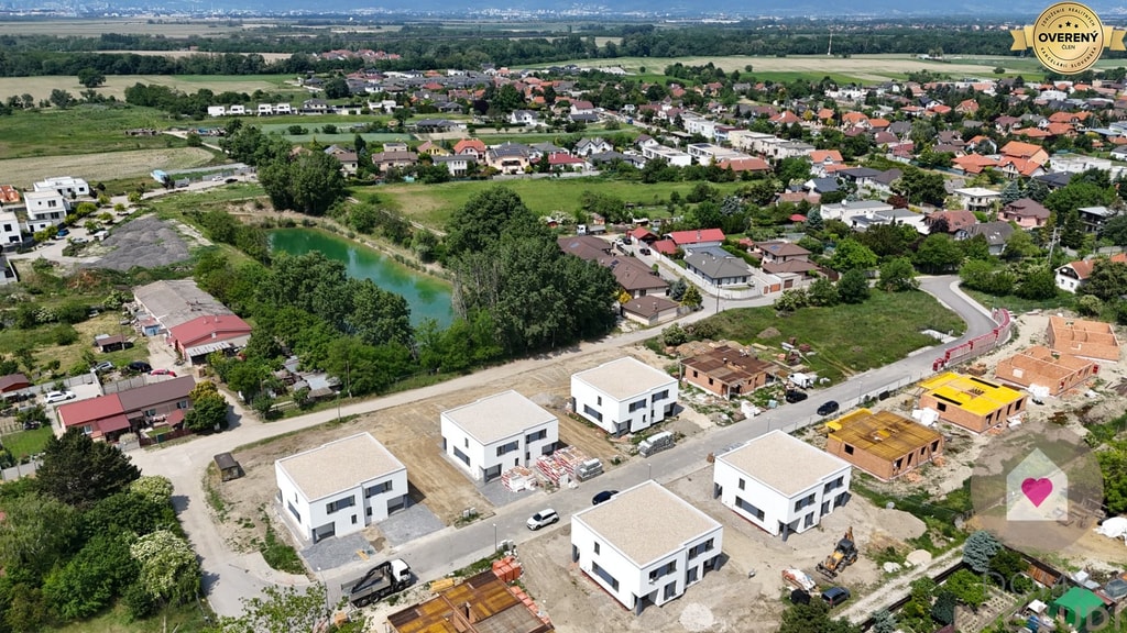SKOLAUDOVANÝ 4 izbový RD-128 m2 S TEP. ČERPADLOM, POZEMOK 405m2 2
