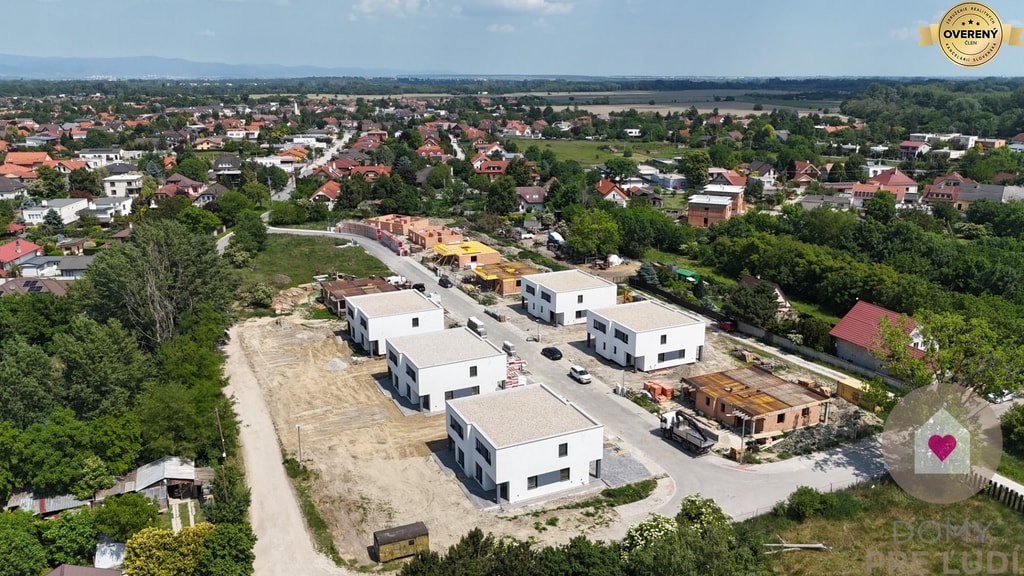 SKOLAUDOVANÝ 4 izbový RD-128 m2 S TEP. ČERPADLOM, POZEMOK 405m2 3