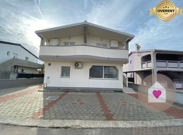 HR/Ostrov VIR- Predaj 2 zariadených apartmánov za cenu 1 - 95m2