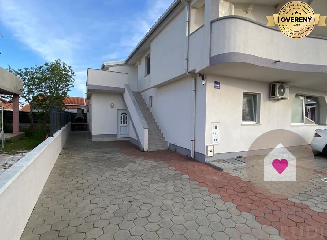HR/Ostrov VIR- Predaj 2 zariadených apartmánov za cenu 1 - 95m2 2