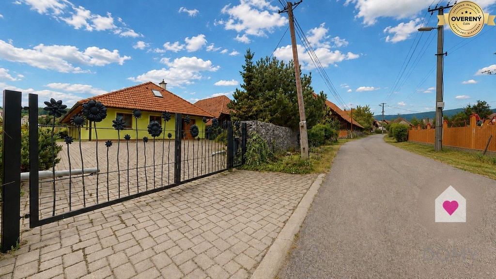 ČARADICE-Priestranný 5izbový dom s veľkou záhradou a pozemkom 1555m2 3