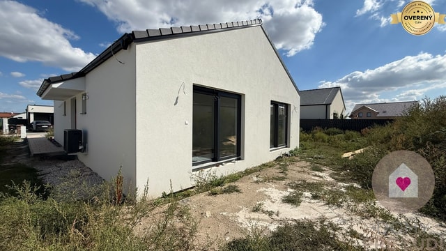 MODERNÝ 4-IZBOVÝ RODINNÝ DOM V SENCI | 116,52 m² | POZEMOK 561 m²