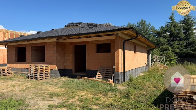 MODERNÝ 4-IZBOVÝ RODINNÝ DOM V BERNOLÁKOVE – JELŠOVÁ ULICA