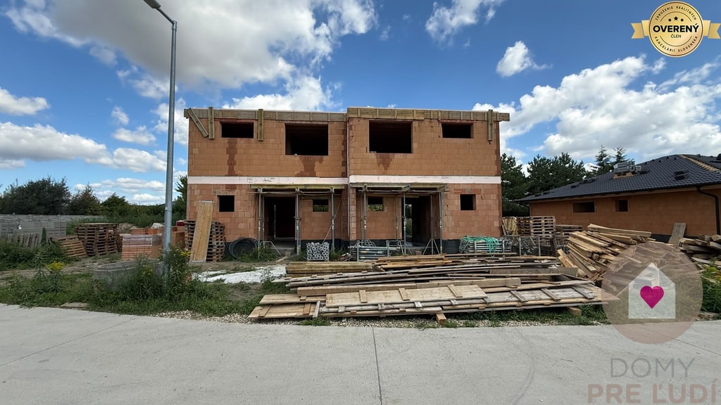 4-IZBOVÝ RODINNÝ DOM V DVOJDOME – JELŠOVÁ ULICA, BERNOLÁKOVO 2