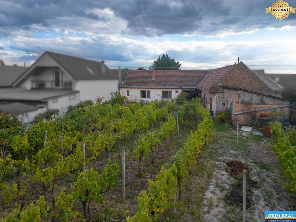PREDAJ 4IZB. RD S PRIESTRANNÝM POZEMKOM  V MODRE KRÁĹOVEJ 5