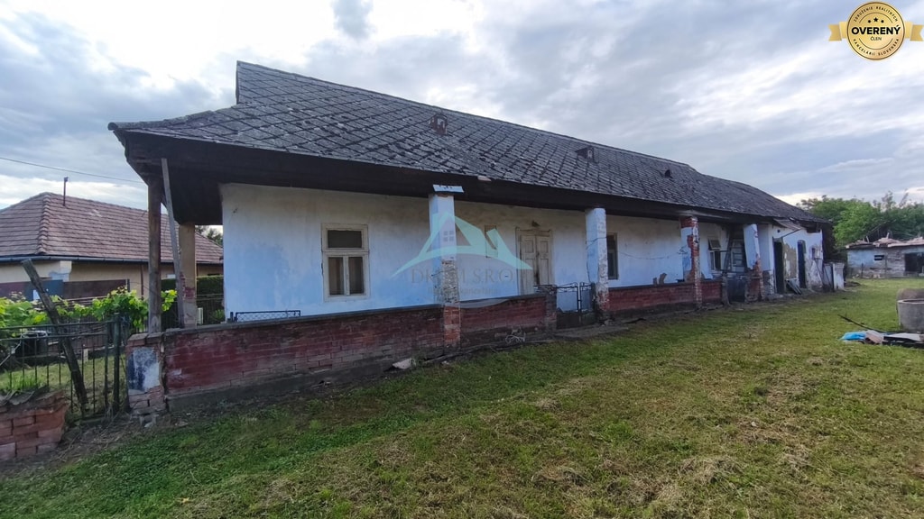 Starý kamenný RD v obci Opatovská Nová Ves, okr. V. Krtíš. 3