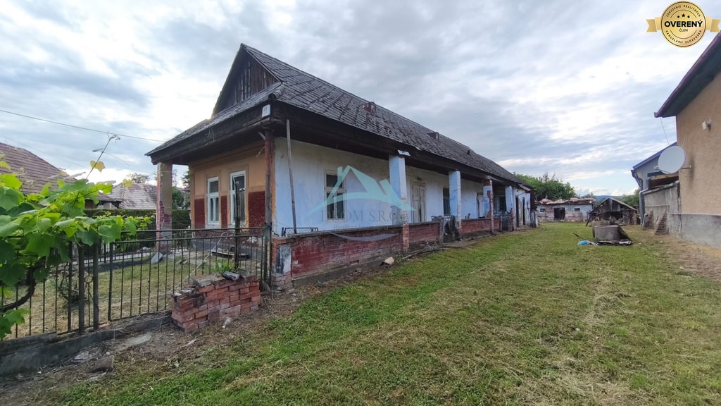 Starý kamenný RD v obci Opatovská Nová Ves, okr. V. Krtíš. 2