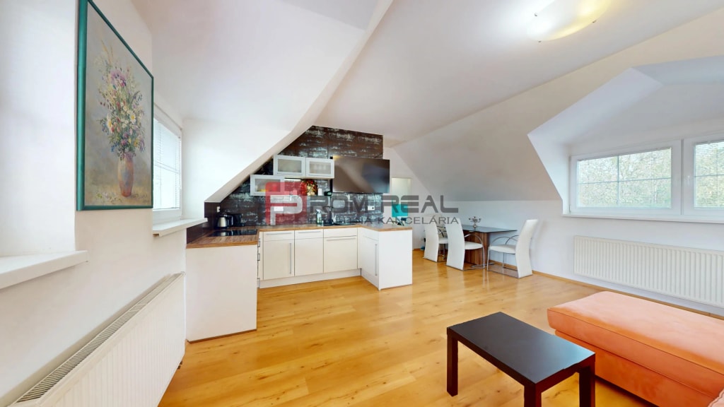 3D OBHLIADKA - Veľký 2-izbový podkrovný byt s rozlohou 62 m2 + terasa –Alžbetin dvor 3