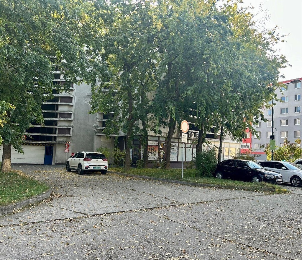 PREDAJ - Garáž na ulici Medveďovej v Petržalke 2