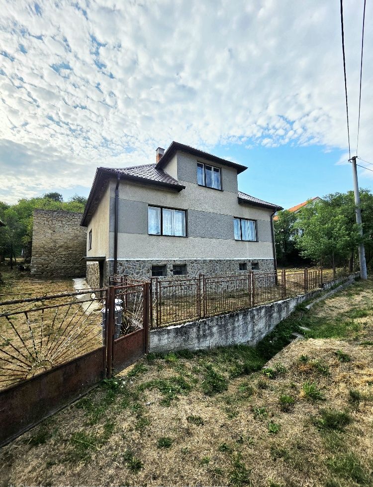 Rodinný dom s krásnym pozemkom v obci Kšinná /POZEMOK 831 m2 4