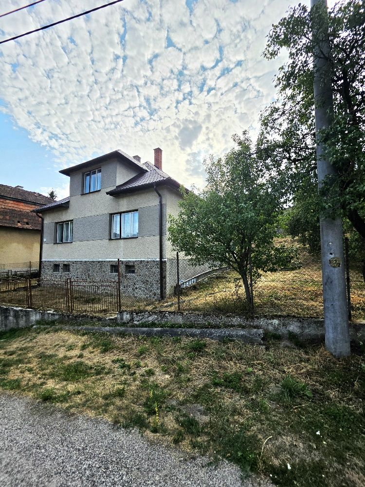 Rodinný dom s krásnym pozemkom v obci Kšinná /POZEMOK 831 m2 2
