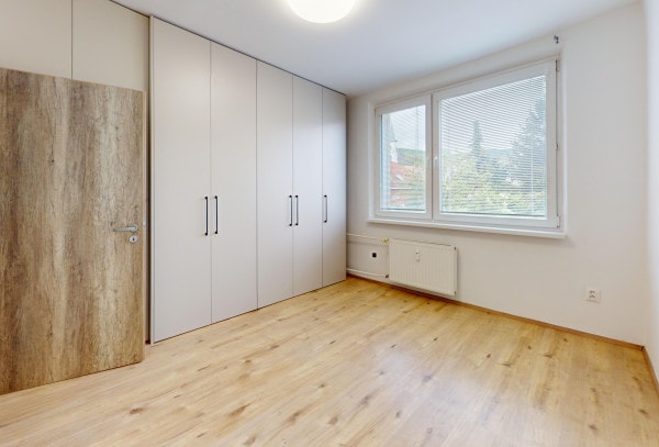 PRENAJATÉ Na prenájom 3 izbový byt s veľkou loggiou Bratislava Rača