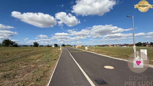 PRAKTICKÝ 4-IZBOVÝ BUNGALOV  V NOVEJ DEDINKE | POZEMOK 557 m²