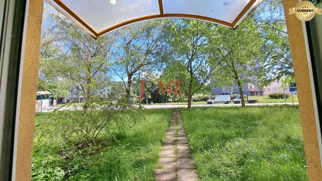 Garsónka 21, 50 m2 s pivnicou, ul. P.O.Hviezdoslava, Levice (SM – 899)