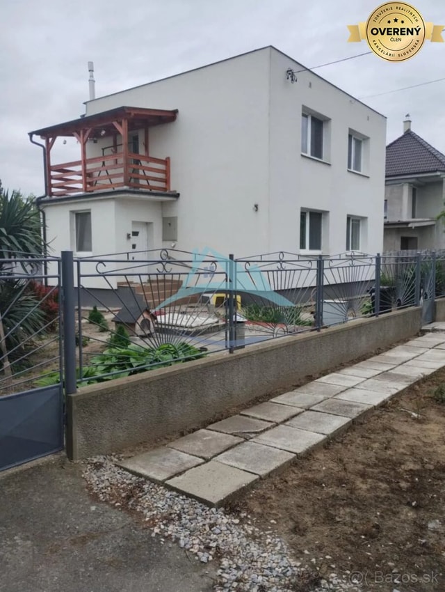 Váš nový rodinný prístav v obci Iža: Priestor, kľud a čerstvá úroda..
