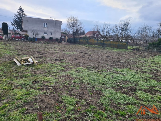 Na predaj krásny pozemok na výstavbu rodinného domu Svätý Peter !