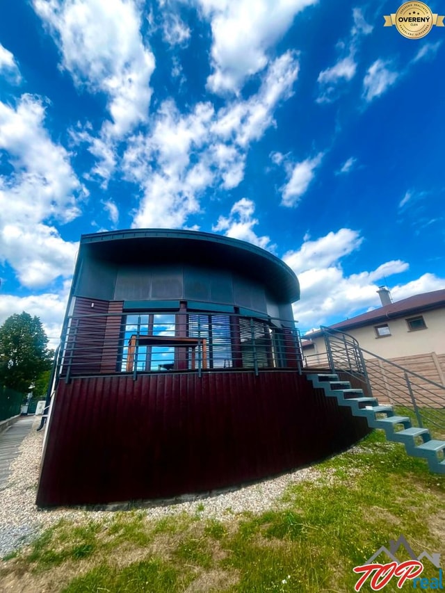 Atypický moderný 3 - izbový rodinný dom Pereš