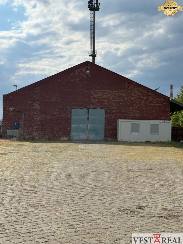 Skladove priestory výmera do 1000m2, Komárno