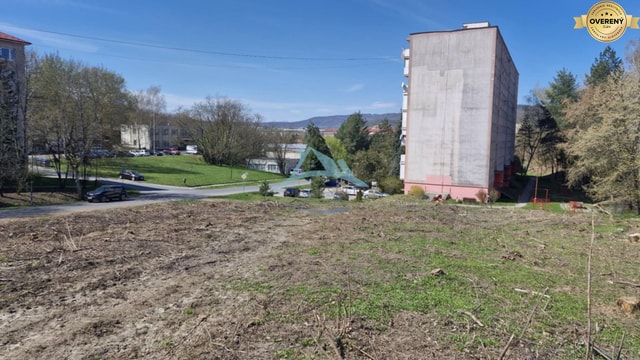 Výrazne znížená cena! Veľký pozemok (4908m2) na ul. Železničná vo V. K
