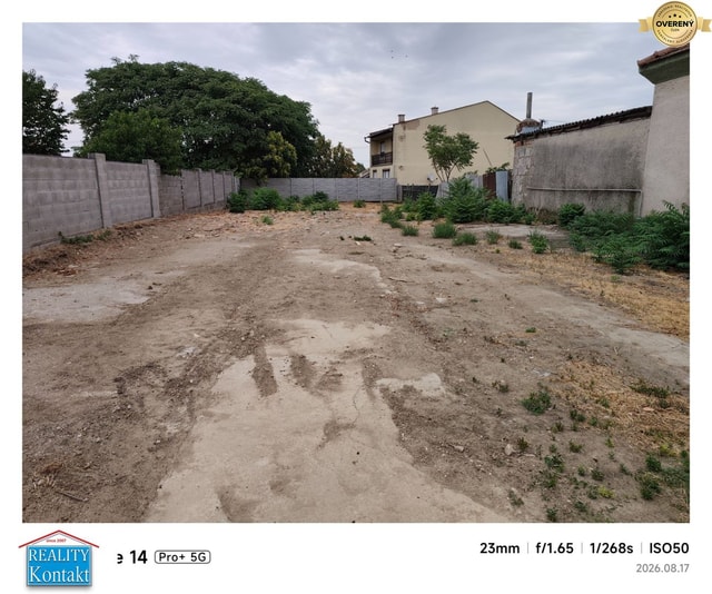 Na predaj vyčistený stavebný pozemok s betónovým oplotením