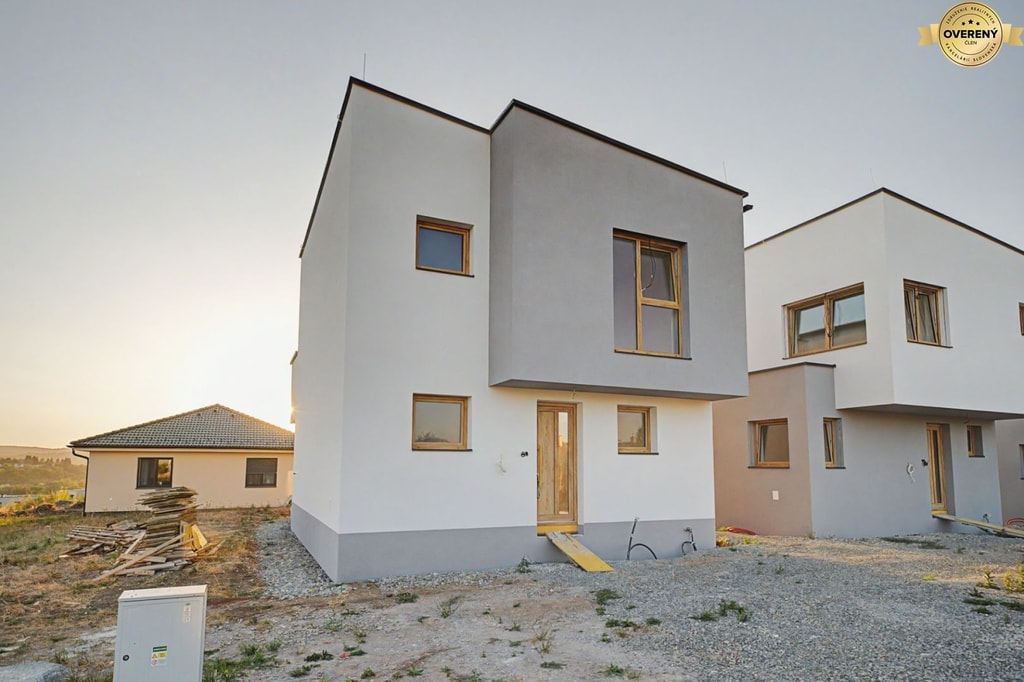 HOTOVÝ 4-IZBOVÝ DOM NAD SEKČOVOM | VÝHĽAD | POZEMOK | 299 000 €