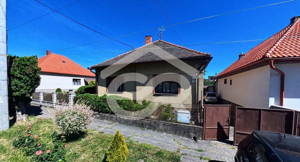 Predaj 5-izbového domu s množstvom zelene!
