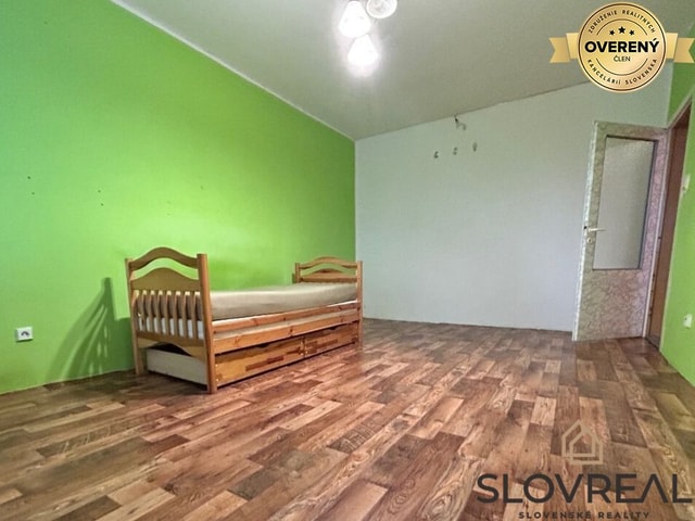 SLOVREAL - na predaj 2i byt Levice