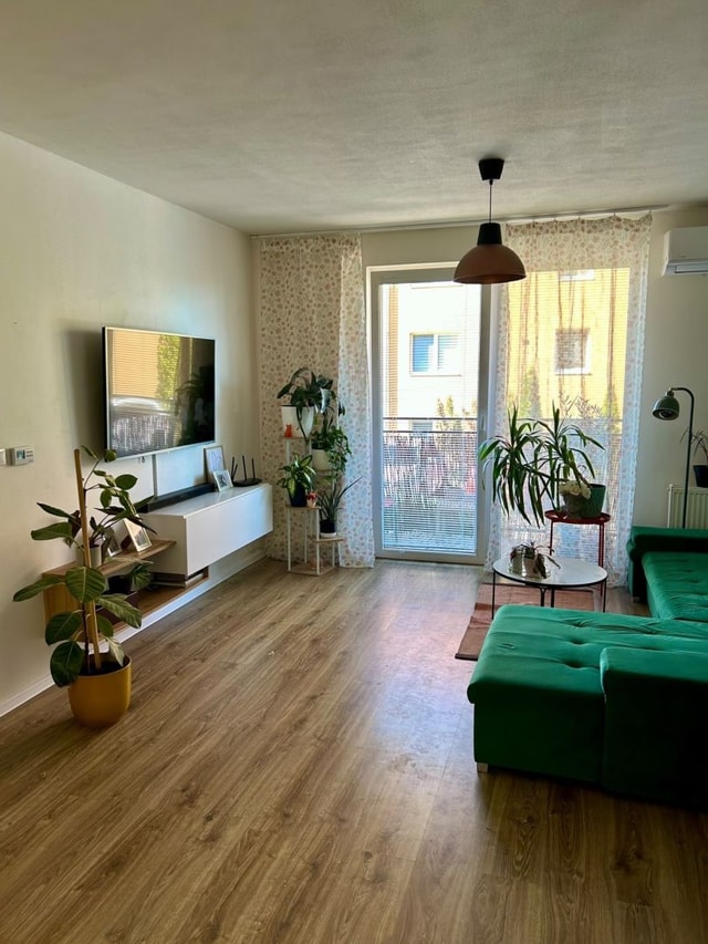 VEĽKÝ 3-IZBOVÝ BYT S BALKÓNOM A PARKOVANÍM – VEĽKÝ LAPÁŠ
