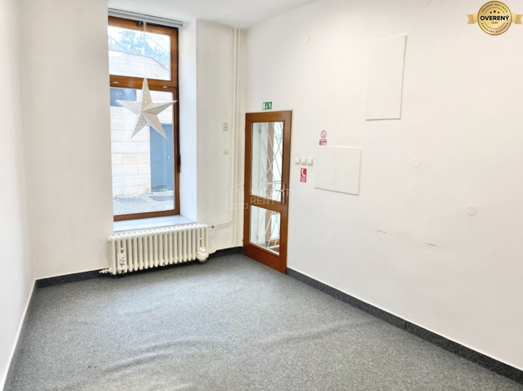 Na prenájom obchodné priestory 40 m2 Hlinkové námestie Žilina