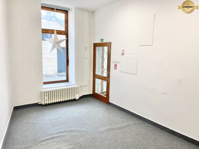 Na prenájom obchodné priestory 40 m2 Hlinkové námestie Žilina