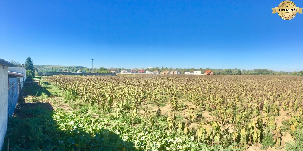 Ponúkame na predaj pozemok 1587 m2 v Moravanoch nad Váhom