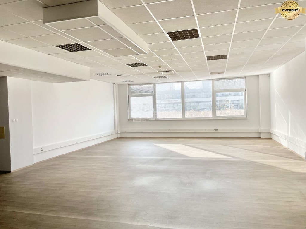 Na prenájom kancelárske priestory 200 m2 v Living centre v Žiline