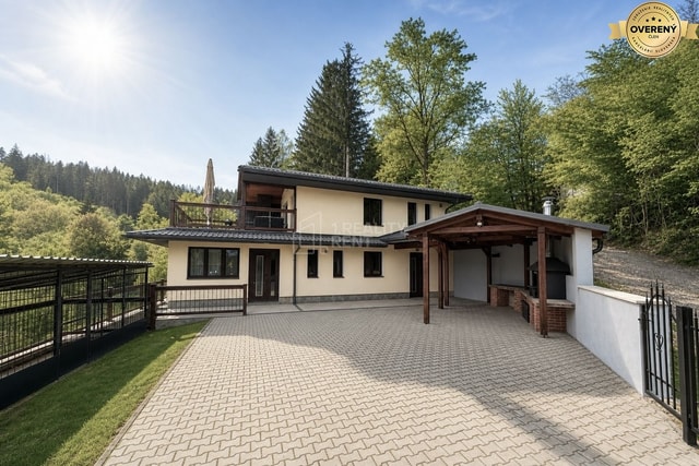 Moderný dom 150 m2 s terasou a vírivkou na predaj - Marček Svederník