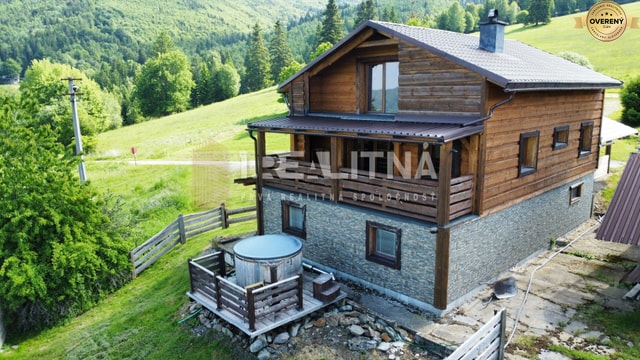 PRIESTRANNÝ DREVODOM S NÁDHERNÝM VÝHĽADOM, ĽUBIETOVÁ, POZEMOK 2781 M2