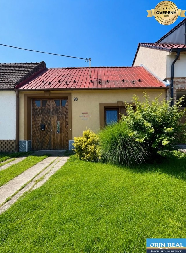 Na predaj starší rodinný dom v obci Budmerice 541m2
