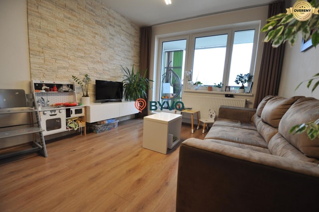 3-IZBOVÝ TEHLOVÝ BYT V DUBNICI NAD VÁHOM | 68 m² | BALKÓN | VLASTNÉ KÚ
