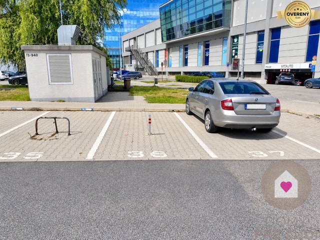 BA/NOVÉ MESTO-Prenájom vonjkašieho parkovacieho státia za rampou-POLUS