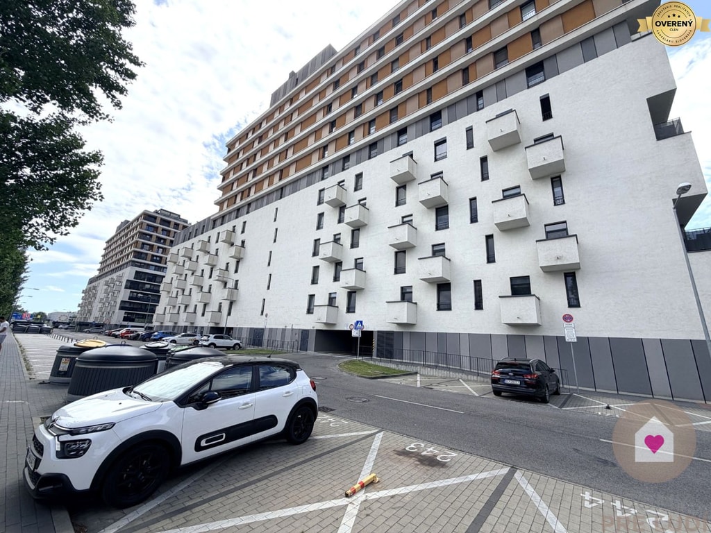 Prenájom garážového státia a kobky –BA V. Slnečnice, Z. Chalupovej