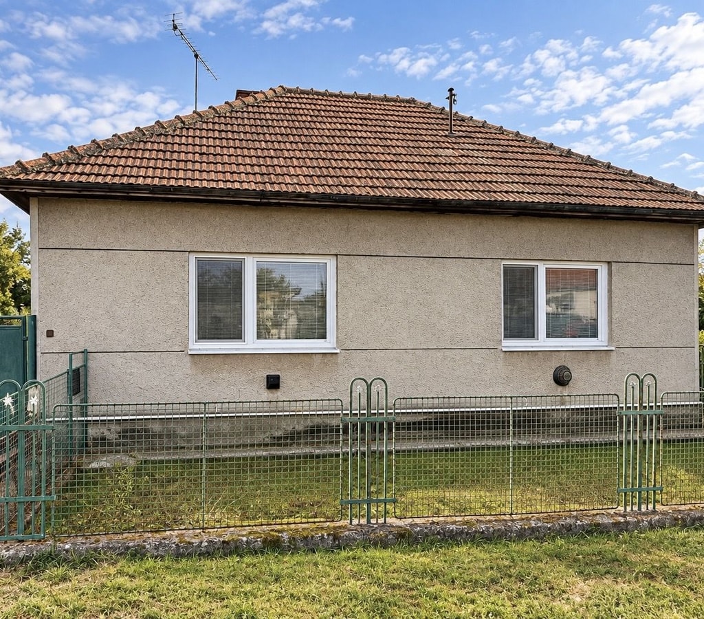 RODINNÝ DOM V PÔVODNOM STAVE NA POZEMKU 1 430 m² – KOVARCE