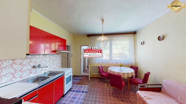 ZNÍŽENÁ CENA !!! (1.087 m²) RODINNÝ DOM V HARICHOVCIACH
